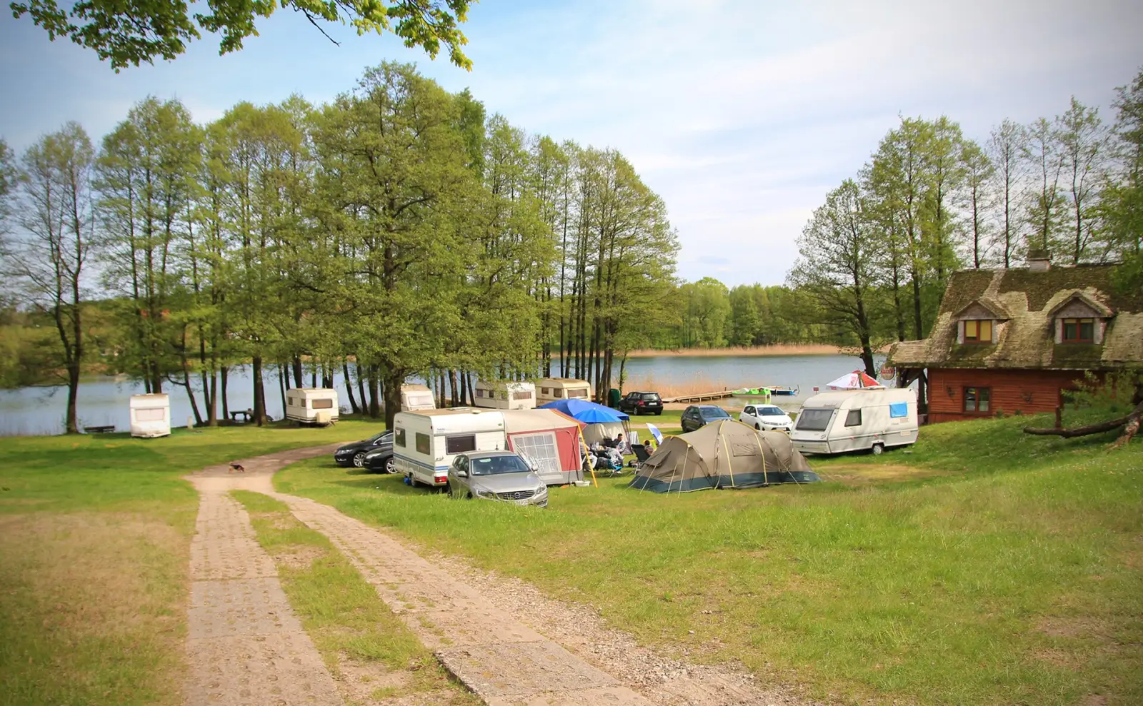 Polnischer Camping-Platz an der Ostsee oder den Masuren.