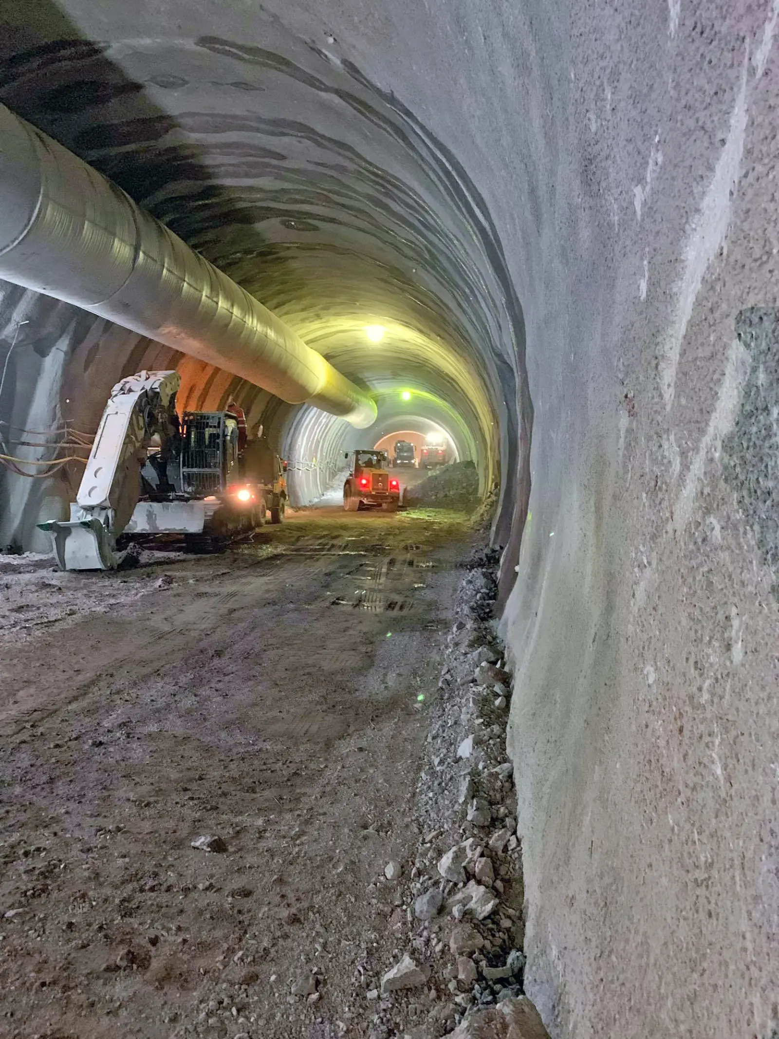 Karawanken-Tunnel — AT-SI-Grenze, Hauptanreise.